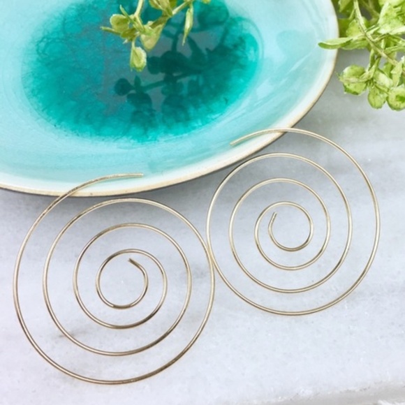 NWT The Chic Petunia Spiral Earings, Gold - Picture 4 of 4